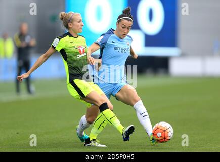 Manchester City Women's Lucy Bronze (rechts) in Aktion Stockfoto