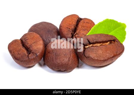 Fünf Kaffeebohnen aus der Nähe Stockfoto