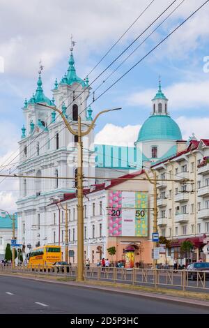 Stadtbild mit Blick auf die Kathedrale von St. Francis Xavier in Grodno, Weißrussland Stockfoto