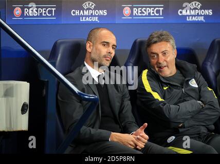 Manchester City Manager Pep Guardiola (links) und Assistant Coach Domenec Torrent Stockfoto