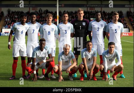 England Mannschaftsgruppe (obere Reihe links-rechts) Nathaniel Chalobah, Joshua Onomah, John Swift, Brendan Galloway, England Torwart Christian Walton, Dominic Iorfa, Jack Stephens (untere Reihe links-rechts) Tammy Abraham, Duncan Watmore, Isaac Hayden, Jack Grealish Stockfoto