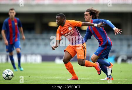 Barcelona's Cucu (links) und Manchester City's Aaron Nemane (rechts) Kampf Für den Ball Stockfoto