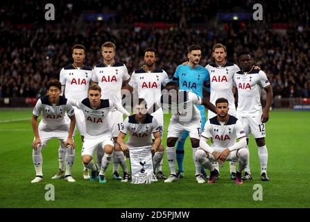 Tottenham Hotspur Teamgruppe: (Links-rechts) Back Row - DELE Alli, Eric Dier, Mousa Dembele, Torwart Hugo Lloris, Jan Vertonghen und Victor Wanyama. Front Row - Son Heung-Min, Christian Eriksen, Ben Davies, Moussa Sissoko und Kyle Walker Stockfoto