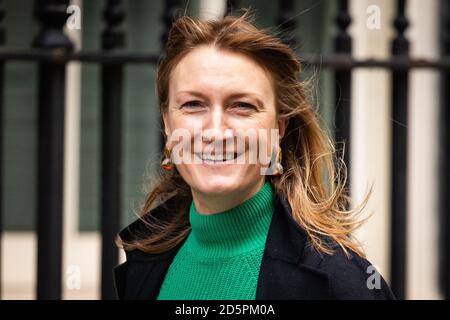 Die ehemalige ITV-Journalistin Allegra Stratton, das Gesicht von Downings neuen täglichen Pressekonferenzen, kommt StreetÕs Downing Street, London, an. Stockfoto