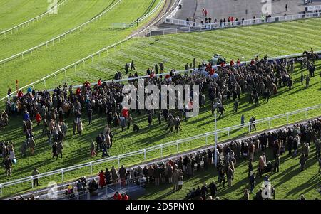 Eine Jagdparade auf dem Platz während des Landtages Der Open in Cheltenham Rennbahn Stockfoto