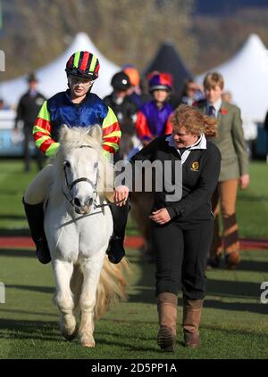 Der Gewinner des Shetland Pony Race Annabel Candy On Fordleigh Sophia Stockfoto