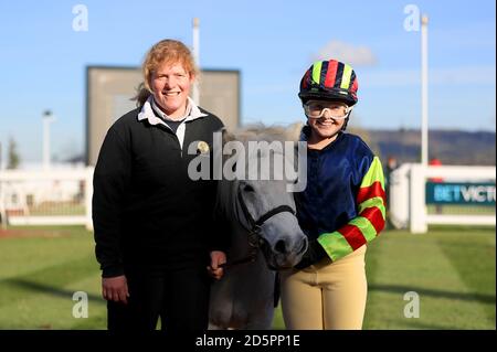 Der Gewinner des Shetland Pony Race Annabel Candy On Fordleigh Sophia Stockfoto