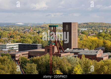 Essen, Ruhrgebiet, Nordrhein-Westfalen, Deutschland - Zeche Zollverein, UNESCO Weltkulturerbe Zollverein, Zollverein Schacht 1/2/8, Förderturm, PACT Zoll Stockfoto