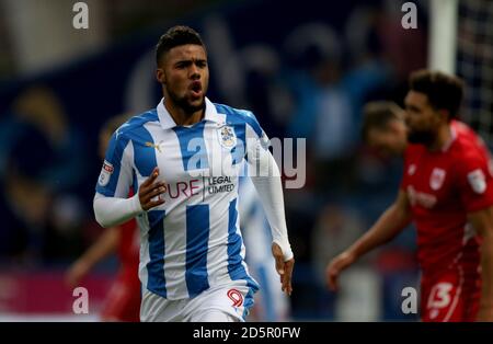 Elias Kachunga von Huddersfield Town feiert sein Eröffnungziel Stockfoto