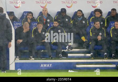 Manchester City Manager Pep Guardiola schaut von der Bank Stockfoto