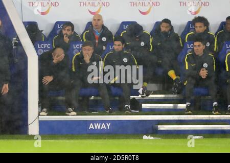 Manchester City Manager Pep Guardiola schaut von der Bank Stockfoto
