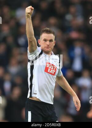 Alex Pearce von Derby County feiert nach dem Spiel gegen Nottingham Wald Stockfoto