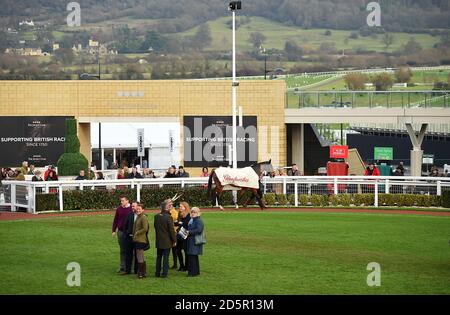 Balthazar King paradiert vor der Glenfarcras Cross County Verfolgungsjagd Stockfoto