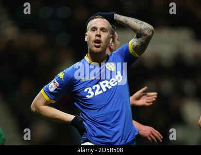 Pontus Jansson von Leeds United nimmt während des Spiels eine Verschnaufpause ein Gegen Preston North End Stockfoto