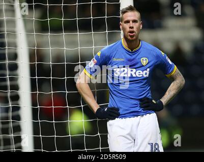 Pontus Jansson von Leeds United nimmt während des Spiels eine Verschnaufpause ein Gegen Preston North End Stockfoto