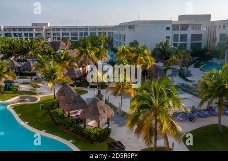 Blick über den Familienbereich des Hotels Paradisus Playa del Carmen südlich von Cancun auf Yucatan, Mexiko. Stockfoto