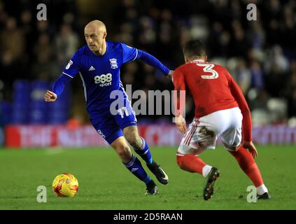 David Cotterill (links) von Birmingham City und Daniel Pinillos von Nottingham Forest Kampf um den Ball Stockfoto