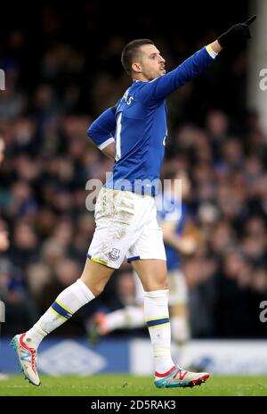 Evertons Kevin Mirallas feiert das erreichen des zweiten Tores seiner Seite Stockfoto