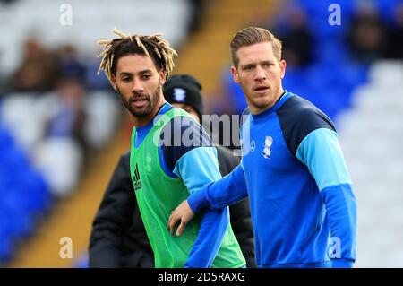 Ryan Shotton (links) von Birmingham City und Michael Morrison beim Aufwärmen Stockfoto