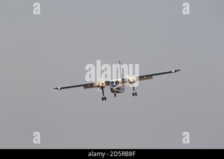 Zweimotorige Flugzeuge, die von den Fresian-Inseln auf dem Festland landen. Oktober 2020. Niedersachsen, Deutschland Stockfoto