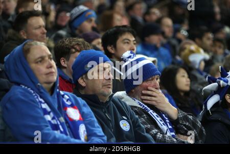 Leicester City Fans sehen in den Tribünen niedergeschlagen aus Stockfoto