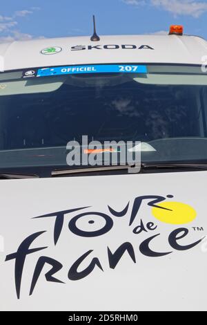 REVEL, FRANKREICH, 14. September 2020 : Tour de France Organisations-Truck. Tour de France wurde als die prestigeträchtigste und schwierigste der Welt bezeichnet Stockfoto