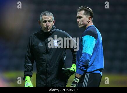 Birmingham City Torwarttrainer Kevin Hitchcock (links) und Birmingham City Torwart Adam Legzdins Stockfoto