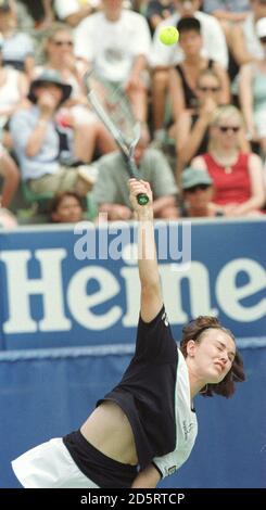 Die Schweizer Martina Hingis gegen die Südafrikanerin Amanda Coetzer. Hingis gewann 6-3, 6-7, 6-1. Stockfoto