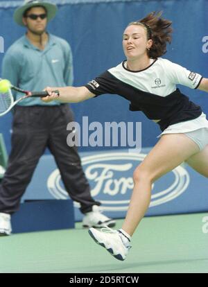 Die Schweizer Martina Hingis gegen die Südafrikanerin Amanda Coetzer. Hingis gewann 6-3, 6-7, 6-1. Stockfoto