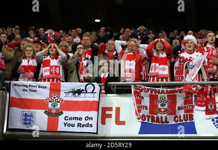 Southampton-Anhänger in den Tribünen reagieren Stockfoto