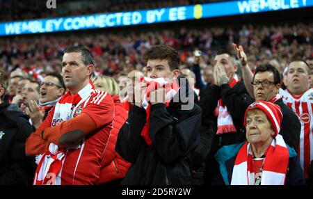 Southampton-Anhänger in den Tribünen reagieren Stockfoto