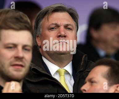 Norwich City Vorsitzender Ed Balls in den Tribünen Stockfoto