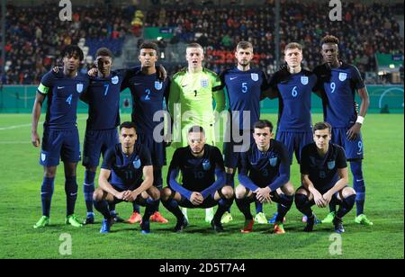 England U21 Mannschaftsgruppe erschossen. Obere Reihe (von links nach rechts) Nathaniel Chalobah, Demarai Grey, Mason Holgate, Jordan Pickford, Jack Stephens, Alfie Mawson und Tammy Abraham. Bottom Row (von links nach rechts) Jacob Murphy, Lewis Baker, Ben Chilwell und Harry Winks Stockfoto