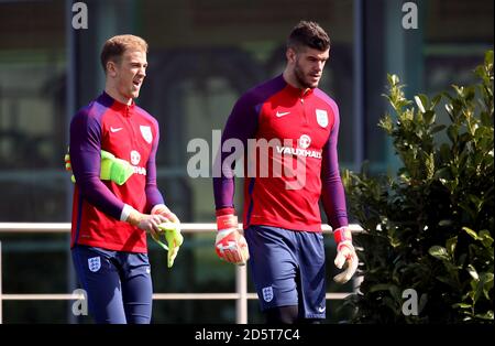 England Torhüter (links-rechts) Joe Hart und Fraser Forster am Enfield Training Ground, London Stockfoto