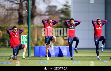 Englands (links-rechts) Michael Keane, Jamie Vardy, Jesse Lingard und Nathan Redmond während des Trainings am Enfield Training Ground, London Stockfoto