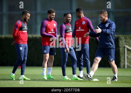 England (links-rechts) Ryan Bertrand, Kyle Walker, Raheem Sterling und Marcus Rashford während des Trainings am Enfield Training Ground, London Stockfoto