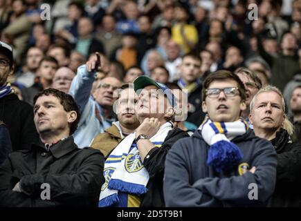 Allgemeine Ansicht von Leeds Fans im Madejski Stadion Stockfoto