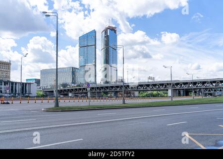 07 01 2020 Moskau, Russland. Presnenskaya Böschung Verkehr. Große Stadt Stockfoto