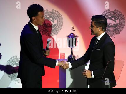 DELE Alli erhält den Young Player of the Year Award während der Professional Footballers' Association Awards 2017 im Grosvenor House Hotel, London Stockfoto