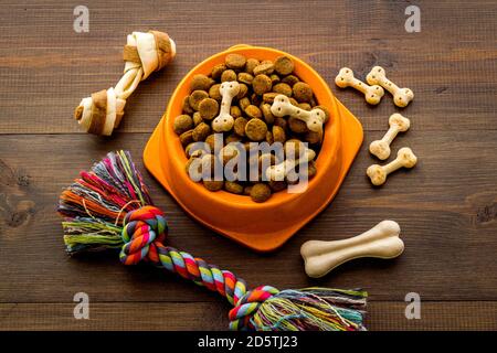 Nahaufnahme von trockenem Hundefutter. Tierfutter Hintergrund Stockfoto