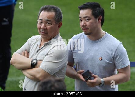 Leicester City Vorsitzender Vichai Srivaddhanaprabha (links) und Sohn Aiyawatt Srivaddhanaprabha Stockfoto