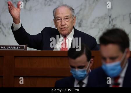 Washington, DC, USA. Oktober 2020. US-Senator Charles Grassley (R-IA) spricht während des dritten Tages der Bestätigungsvernehmungen des Justizausschusses des Senats für Richter Amy Coney Barrett am Capitol Hill in Washington, USA, 14. Oktober 2020. (Foto: Jonathan Ernst/Pool/Sipa USA) Quelle: SIPA USA/Alamy Live News Stockfoto