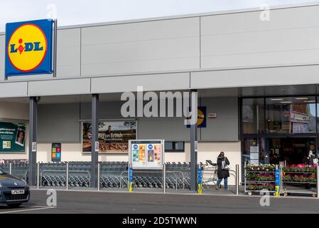 Neuer Lidl-Shop, Laden in Southend on Sea, Essex, UK. Verzögert durch COVID-19 Coronavirus-Lockdown. Großes Einzelhandelslager vor kurzem eröffnet Stockfoto