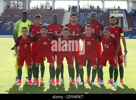 Portugal's Team Group Line Up (von links nach rechts) - Top Row: Portugals Torwart Bruno Varela, Joao Cancelo, Edgar ie, Ruben Neves, Ruben Semedo und Bruno. Unterste Reihe: Daniel Podence, Goncalo Guedes, Kevin Rodrigues, Diogo Jota und Joao Carvalho während des Spiels Stockfoto