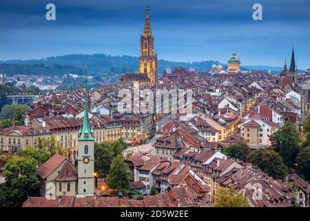 Bern Bild Von Bern Hauptstadt Der Schweiz Wahrend Der Dramatischen Sonnenuntergang Stockfotografie Alamy