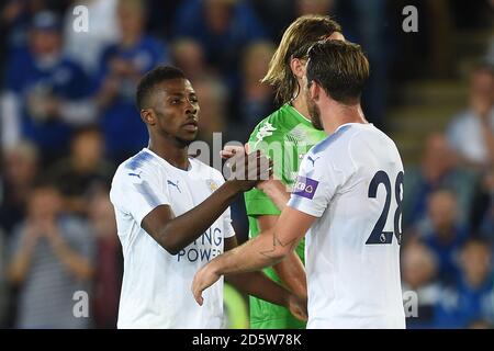 Kelechi Iheanacho von Leicester City feiert mit Christian Fuchs (rechts) danach Das zweite Ziel festlegen Stockfoto