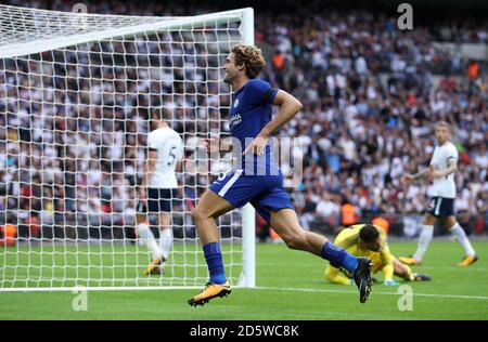 Chelseas Marcos Alonso feiert das zweite Tor seiner Seite Stockfoto