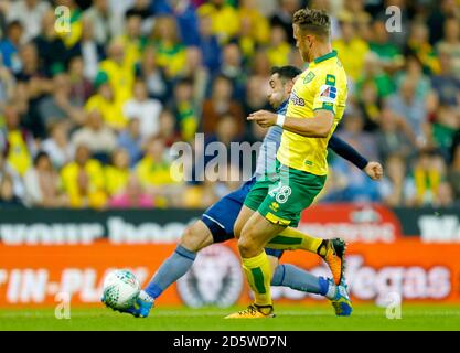 Lee Novak von Charlton Athletic erzielt das erste Tor seiner Seite Das Spiel Stockfoto