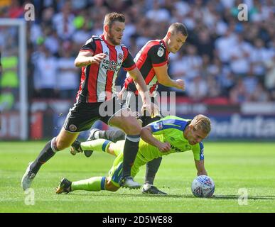 Matej Vydra von Derby County (rechts) wird von Sheffield United angegangen Jack O'Connell (links) und Paul Coutts Stockfoto