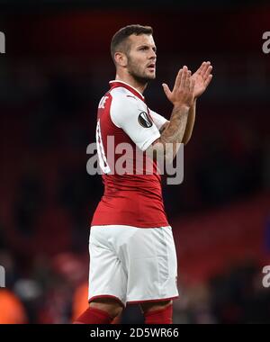 Arsenals Jack Wilshere applaudiert den Fans nach dem letzten Pfiff Stockfoto